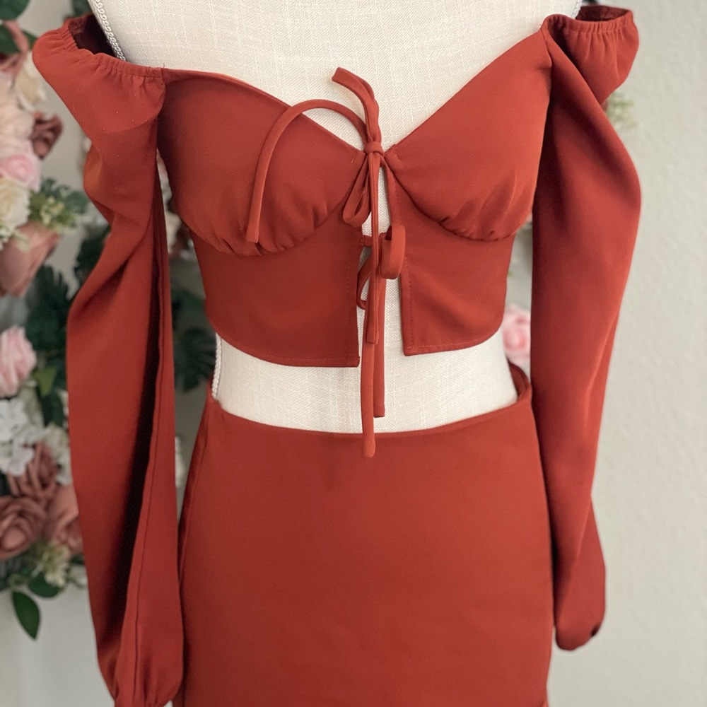 Off the shoulder long sleeve 2 pc skirt set